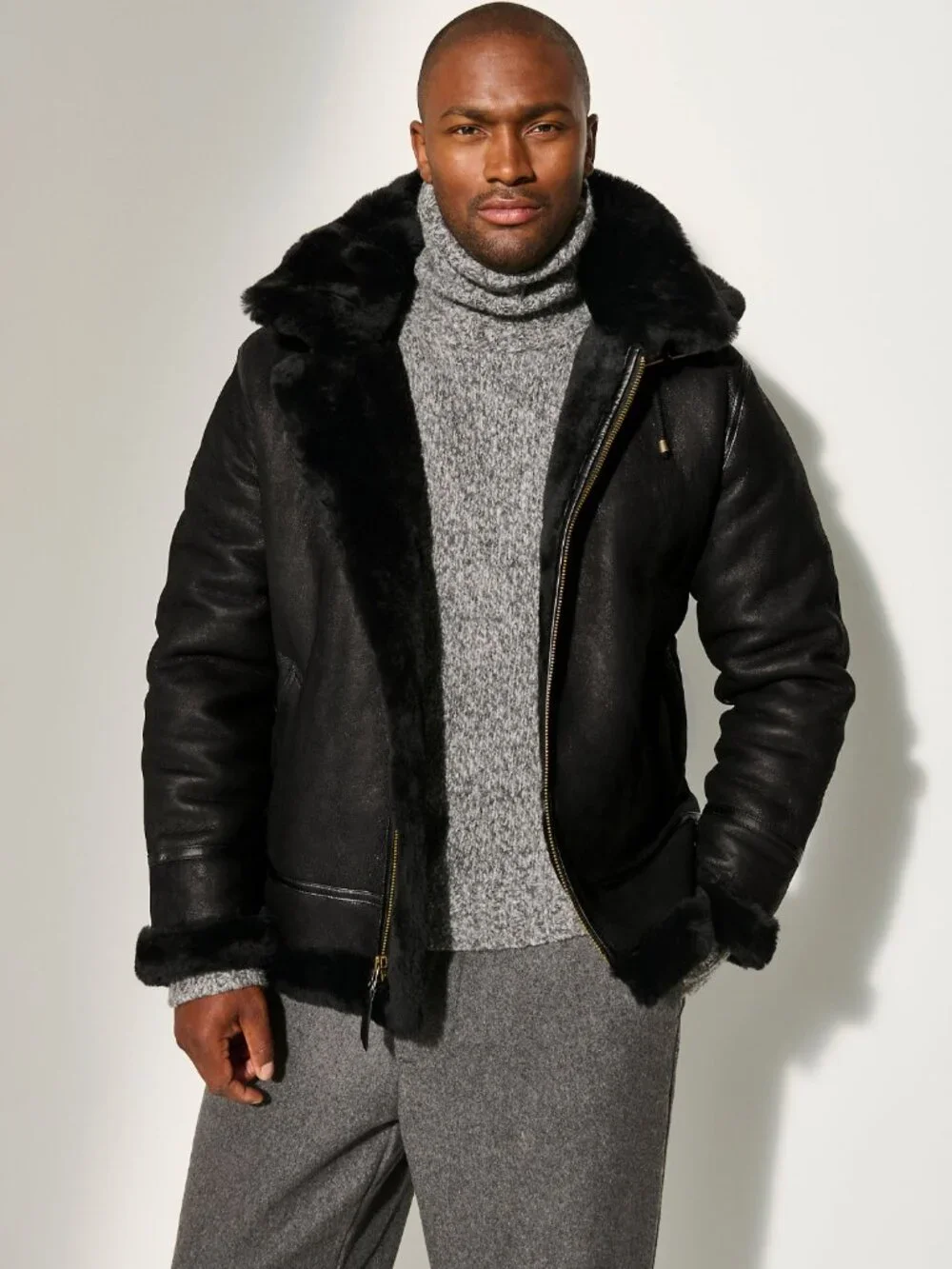NWOT Overland Mens Classic Sheepskin B-3 Bomber Jacket in Black Large